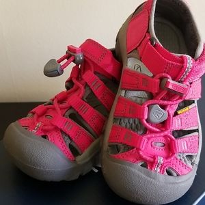 Brand New Keen Sandals Kids Size 9